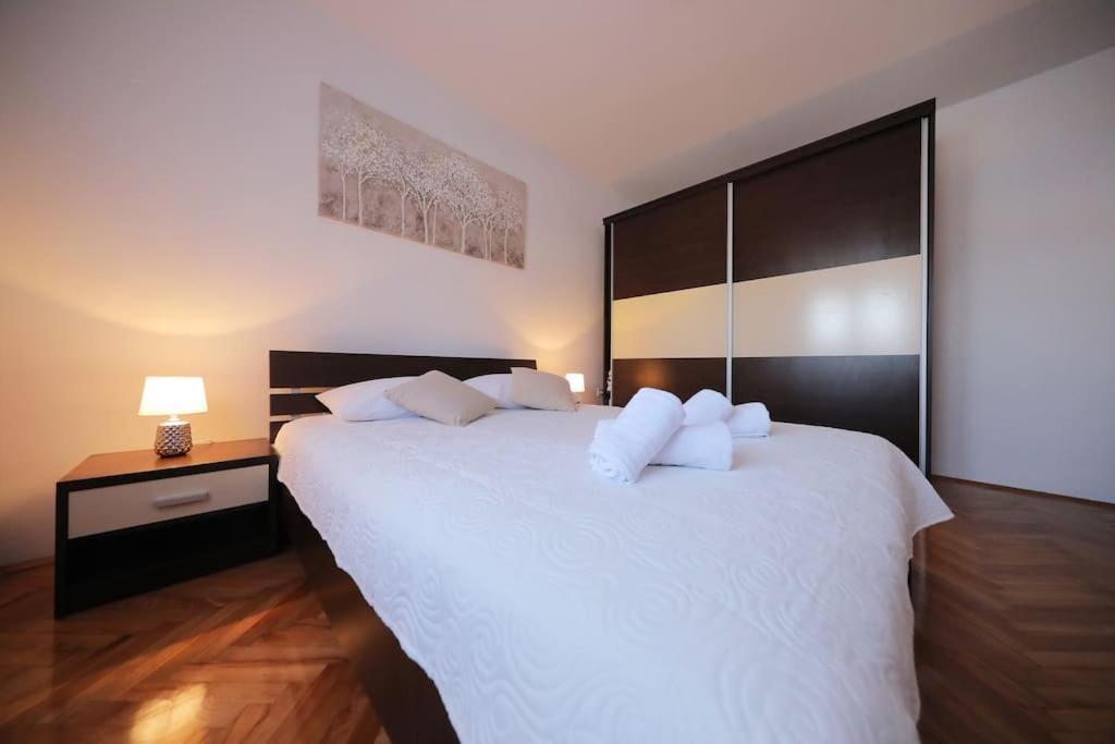 Luxury Apartment Petra With Private Pool Zadar Eksteriør billede