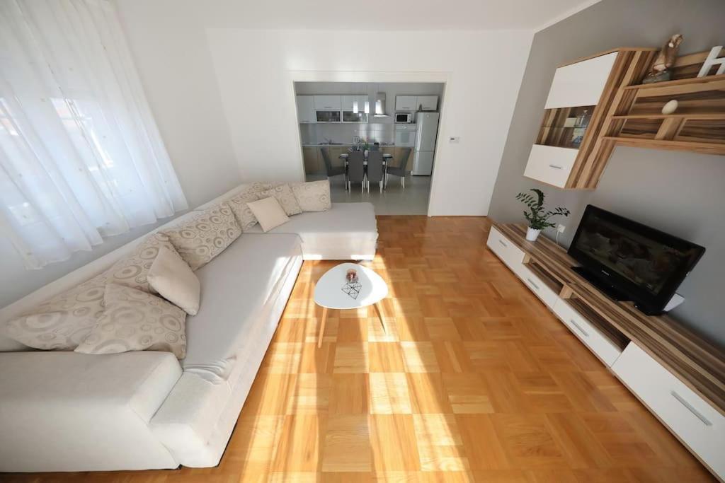 Luxury Apartment Petra With Private Pool Zadar Eksteriør billede