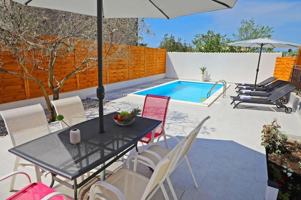Luxury Apartment Petra With Private Pool Zadar Eksteriør billede