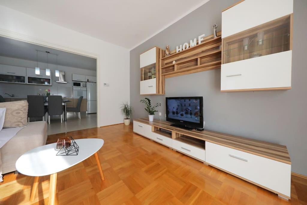 Luxury Apartment Petra With Private Pool Zadar Eksteriør billede